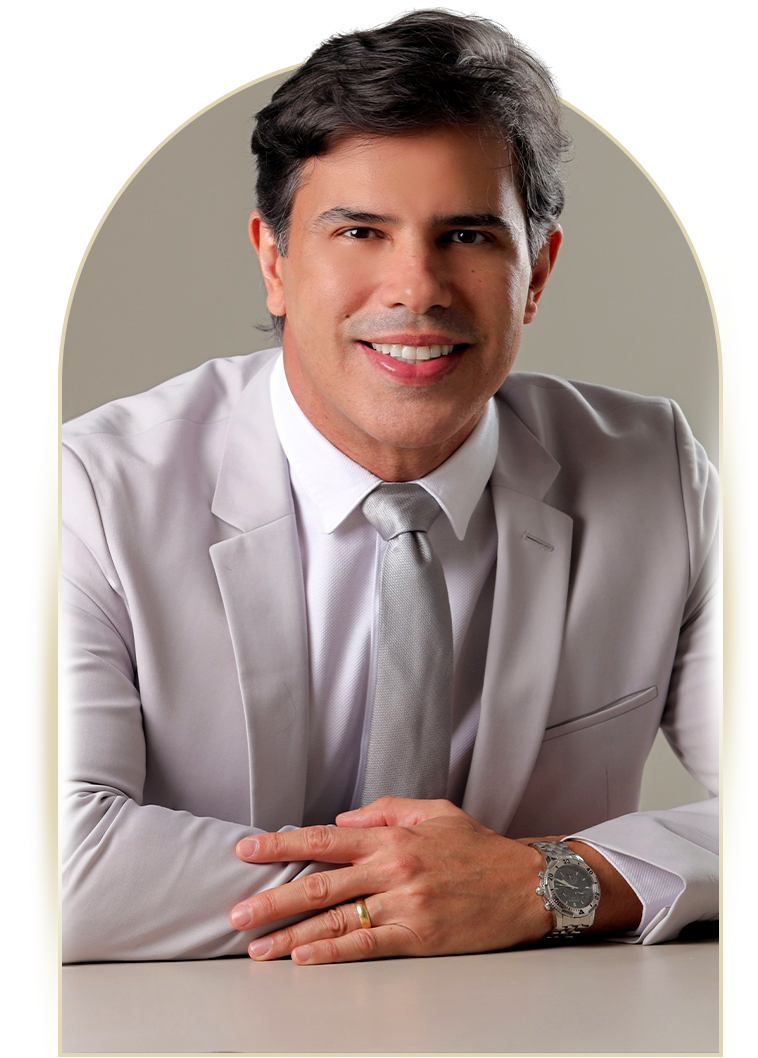 Dr. Allan Costa em atendimento clínico